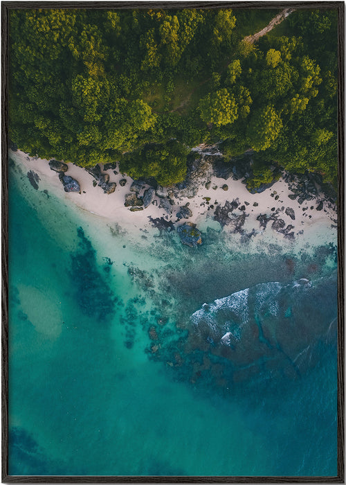 Landschap uit de lucht: rotsachtige kust