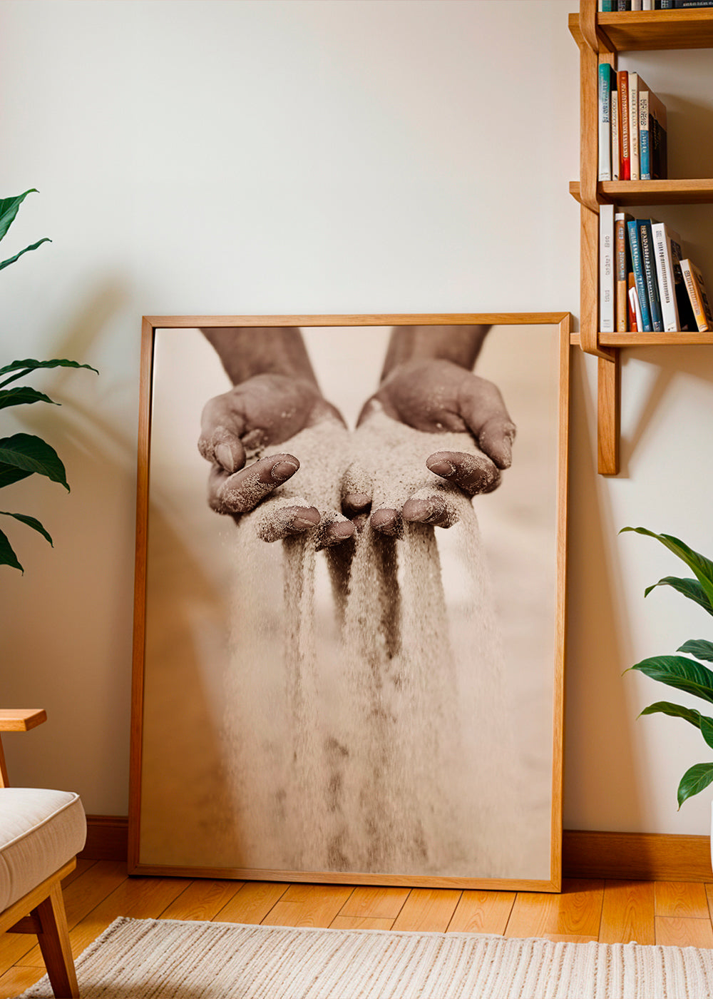 Fotografie van handen met vallend zand