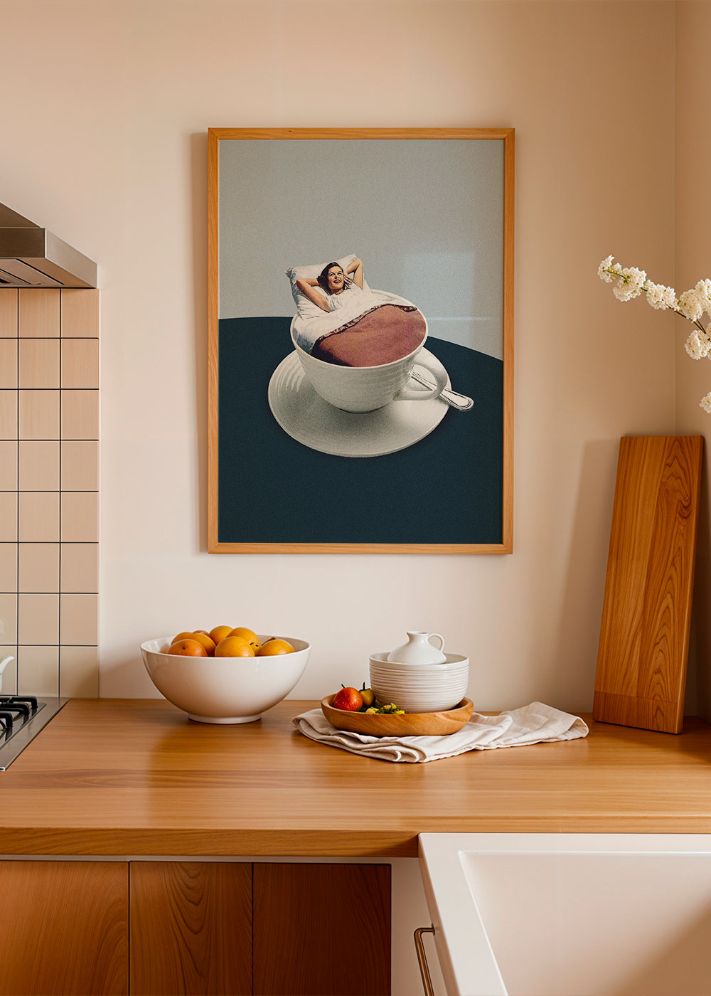 Keuken kunst: reuzenkop collage met ontspannen figuur