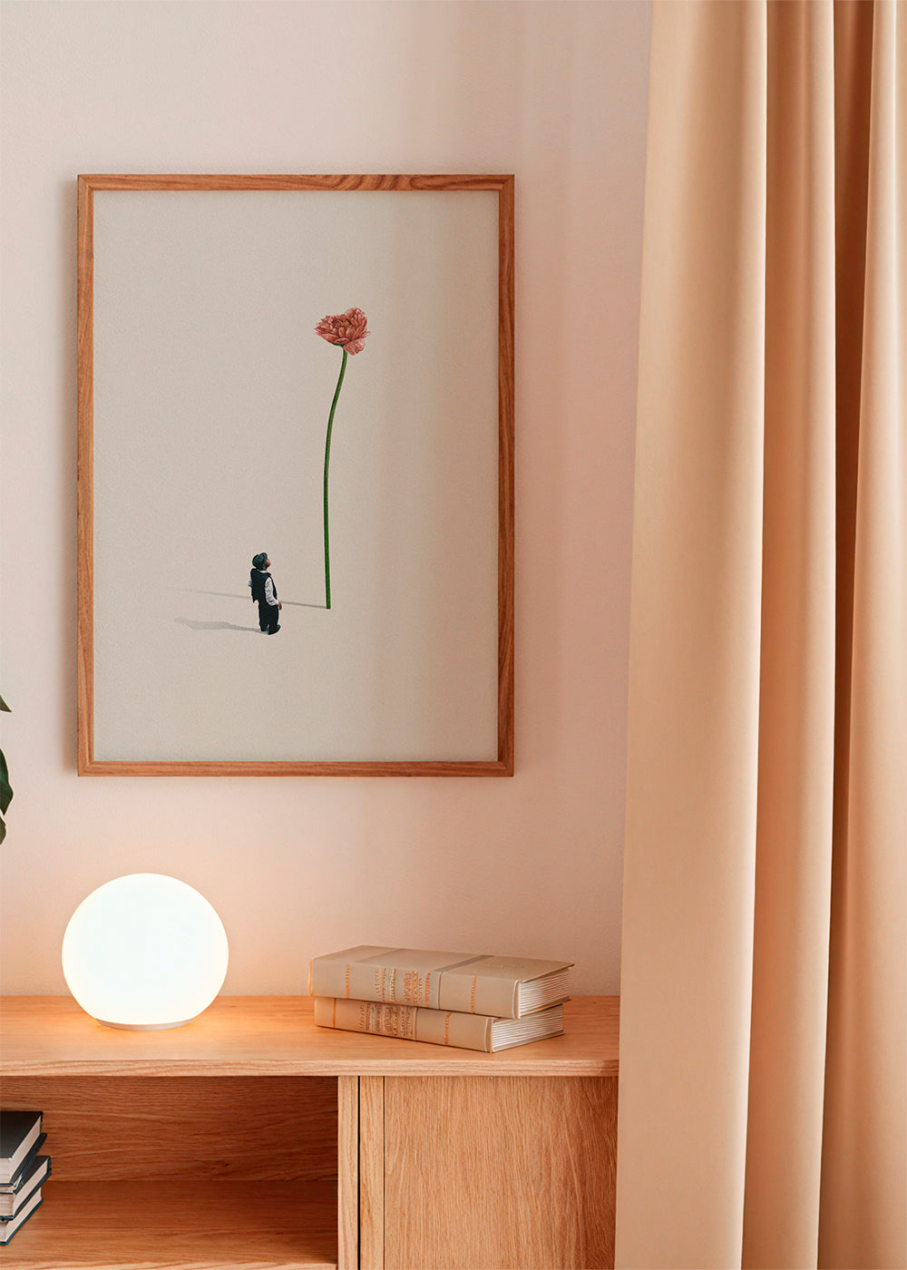 Botanische print met reuzenbloem en klein figuurtje
