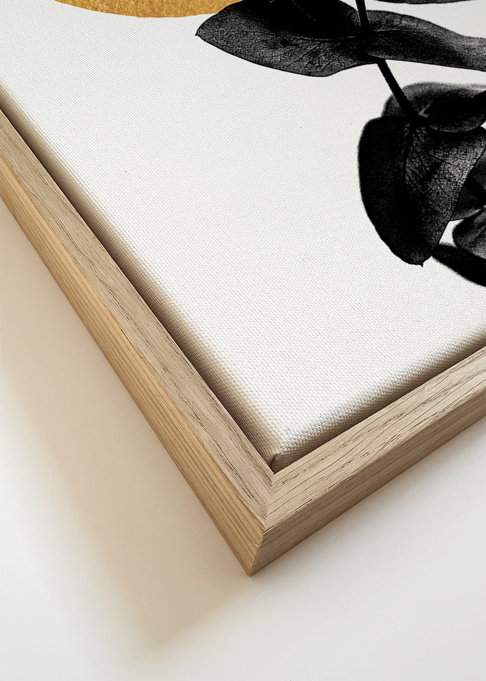 Botanische print: blad-silhouet en gouden cirkel