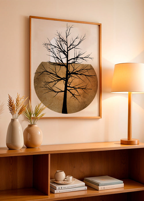 Botanische print: boom-silhouet met gouden schijf