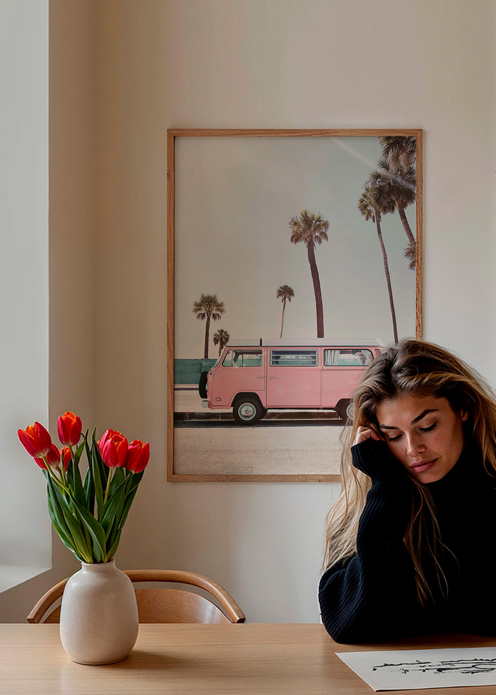 Fotografie roze busje met palmbomen