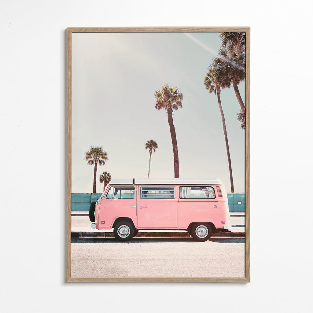Fotografie roze busje met palmbomen