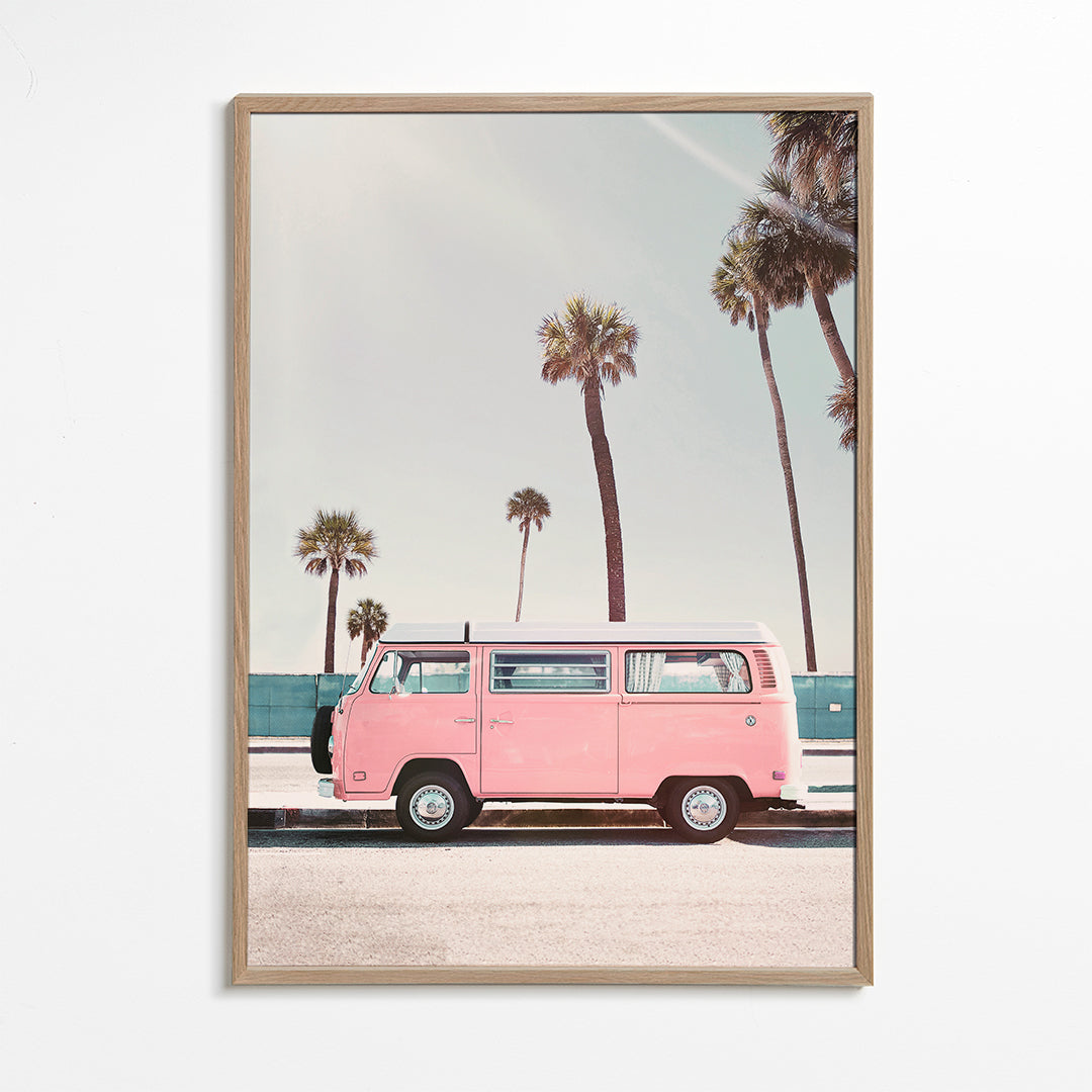 Fotografie roze busje met palmbomen