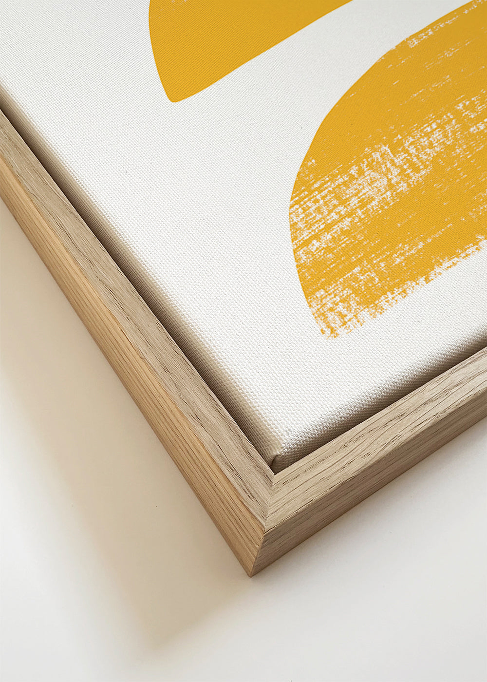 Minimalistisch ontwerp geel met gestapelde vormen