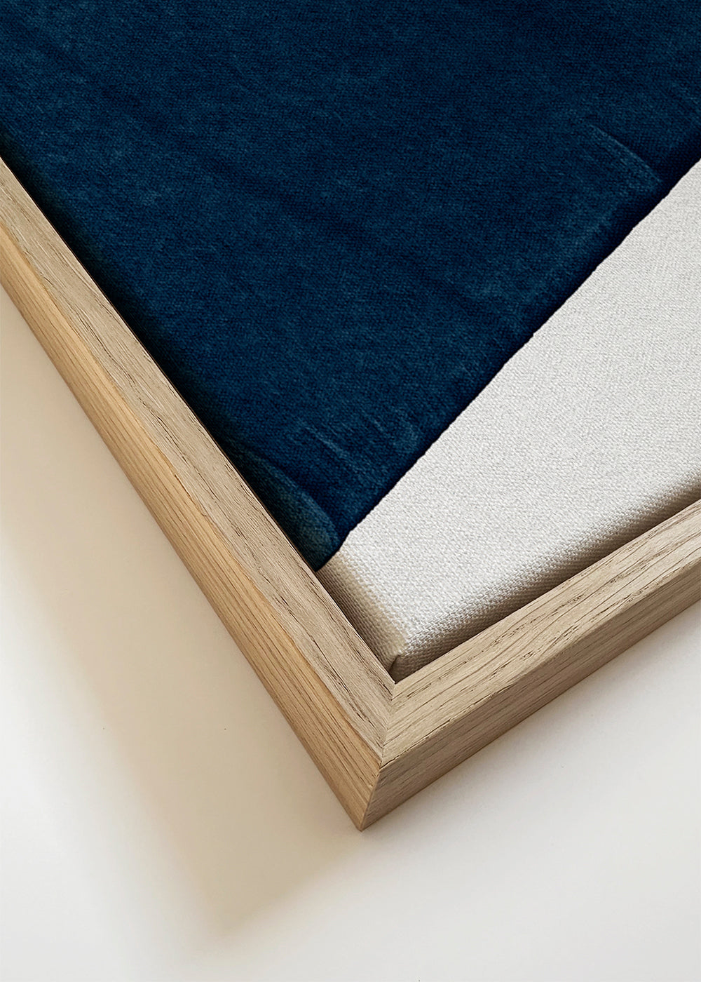 Minimalistische print blauw met organische vormen