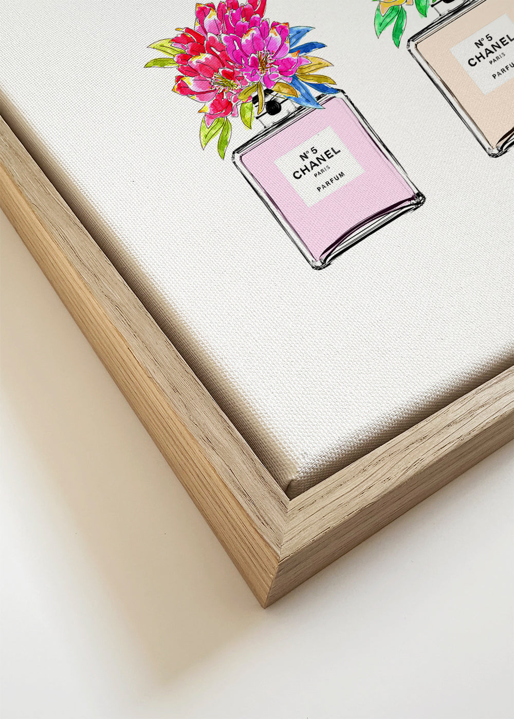 Illustratie parfumflessen met bloemen