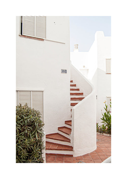 Fotografie witte trap met Mediterraan patio
