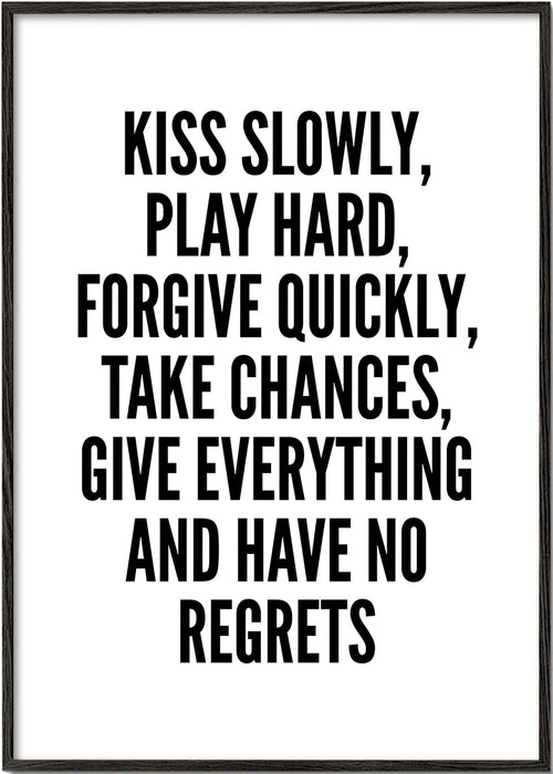 Zwart-wit typografische poster met verticale slogan