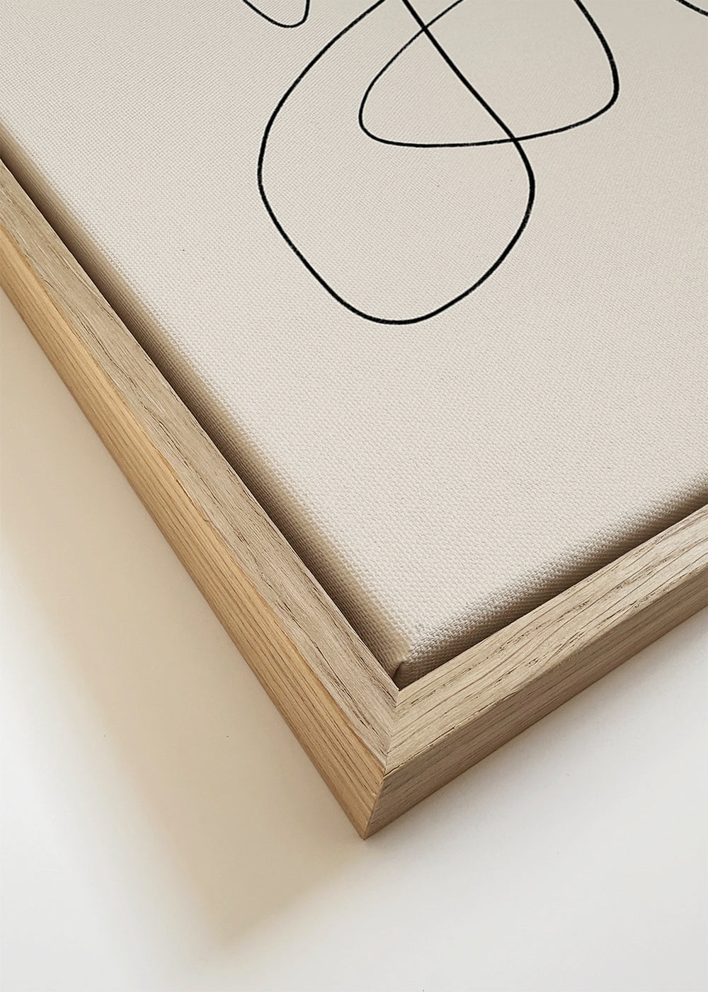 Minimalistisch ontwerp met doorlopende lijn op beige achtergrond