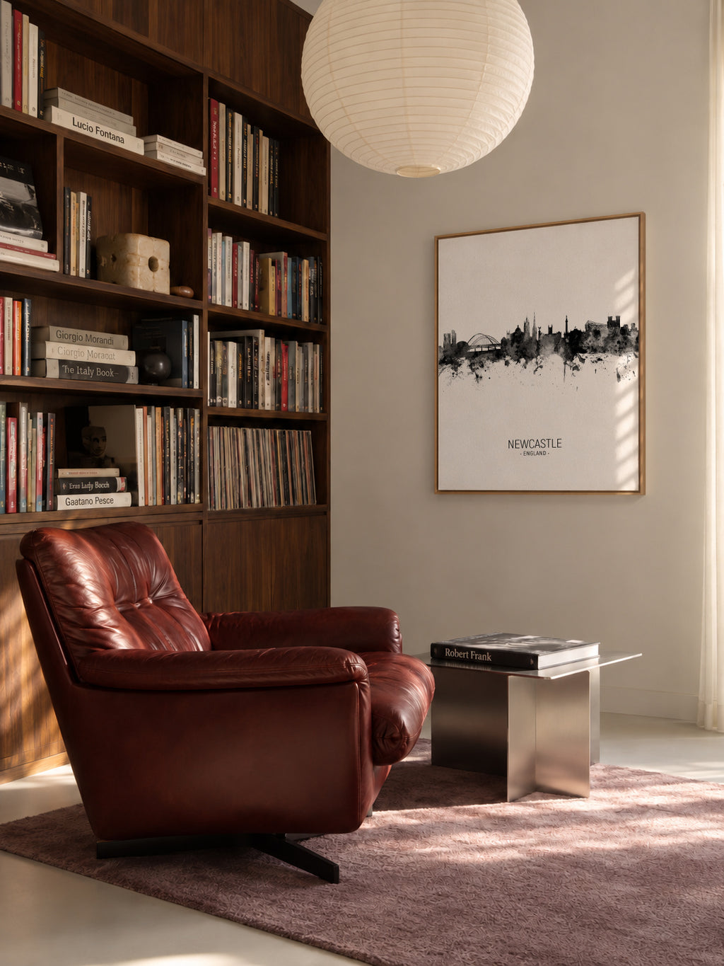 Newcastle Skyline en blanco y negro - Framed canvas in an interior