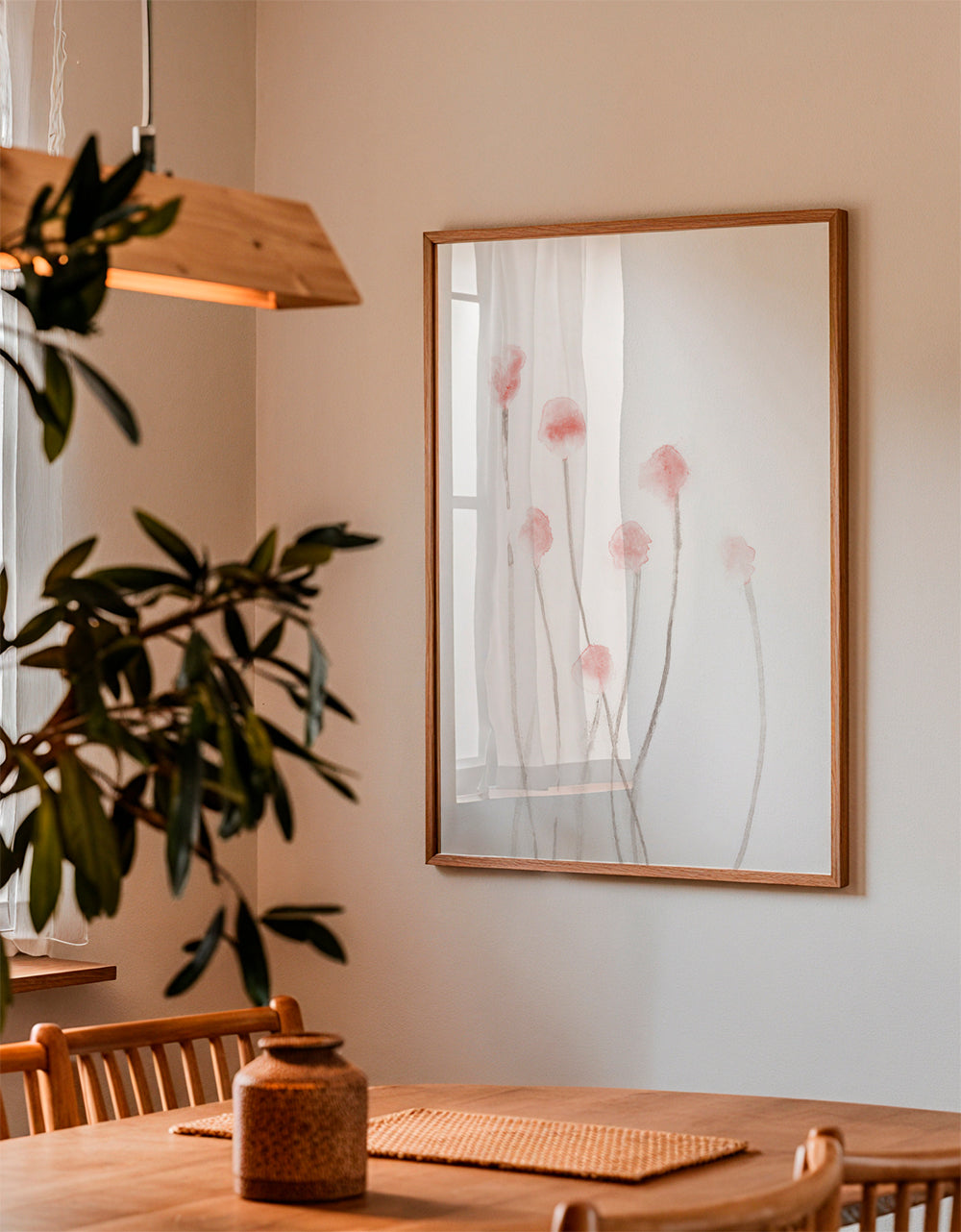 Botanisch poster met kwetsbare roze bloemen