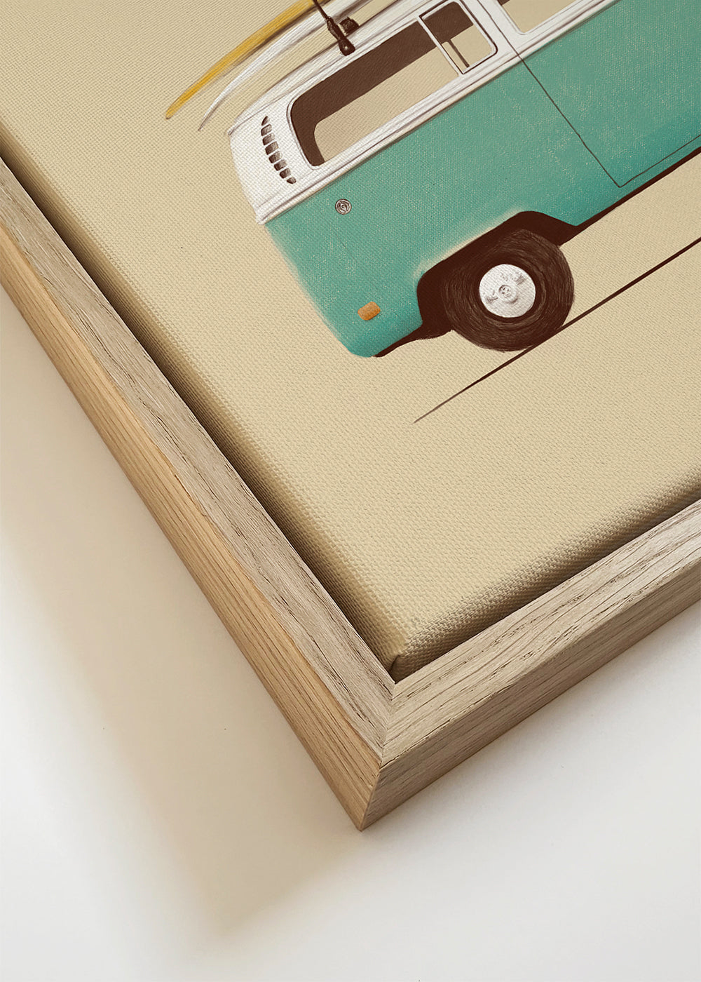 Vintage print turquoise campervan met surfplanken