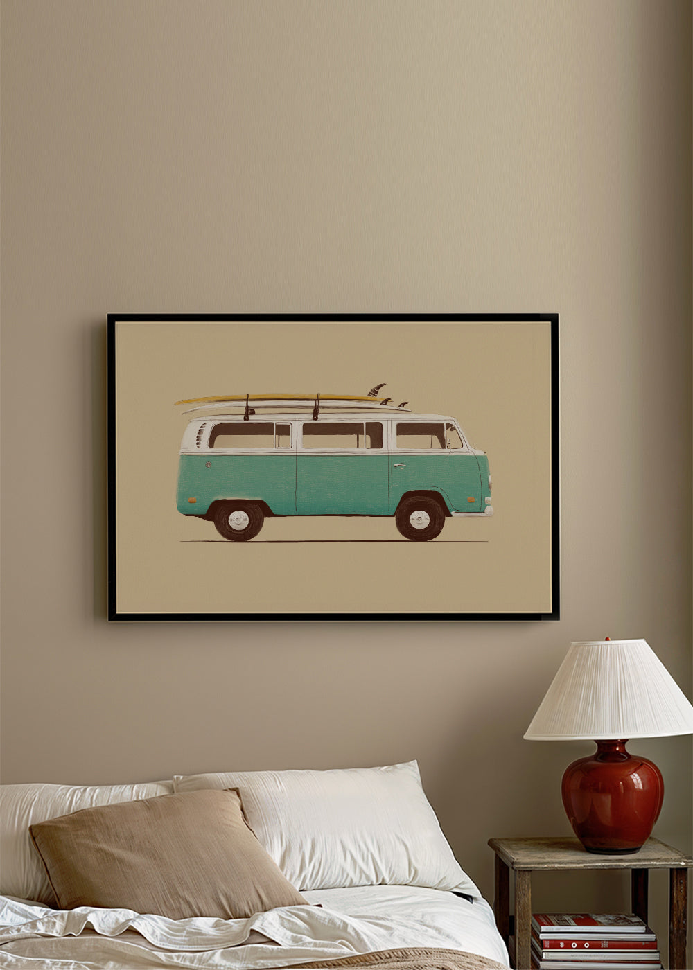 Vintage print turquoise campervan met surfplanken