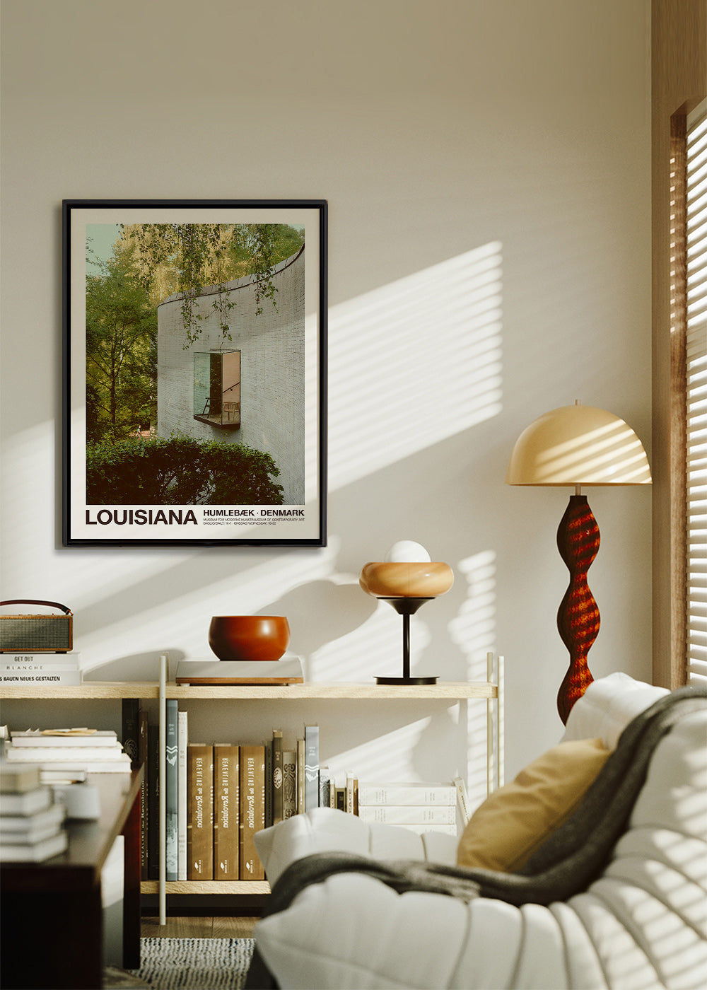 Fotografie van gebogen architectuur met uitkragend raam