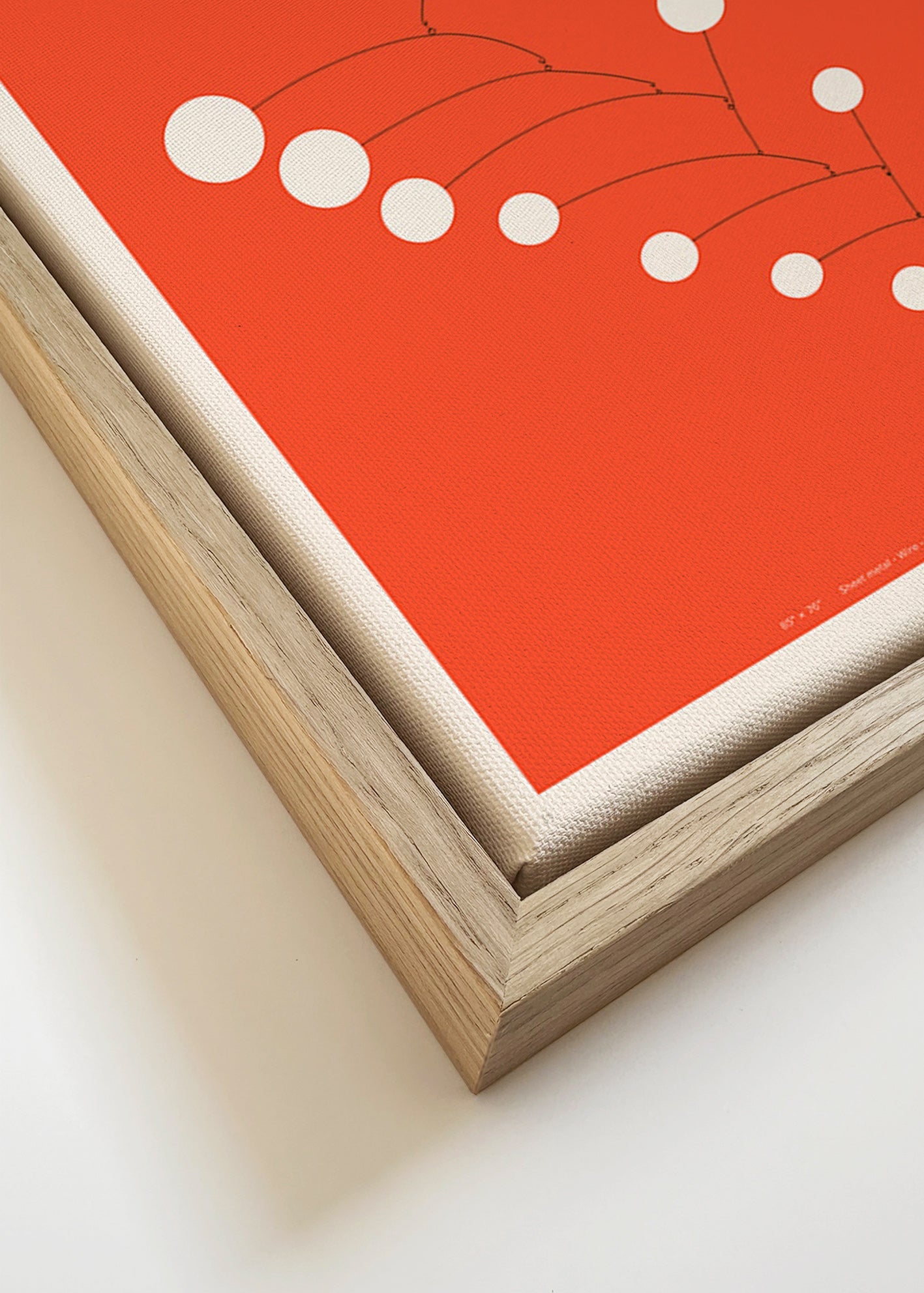 Abstract rood mobiel kunstwerk met cirkels