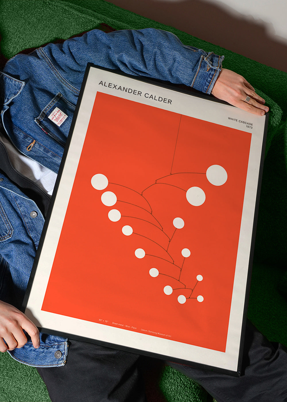 Abstract rood mobiel kunstwerk met cirkels