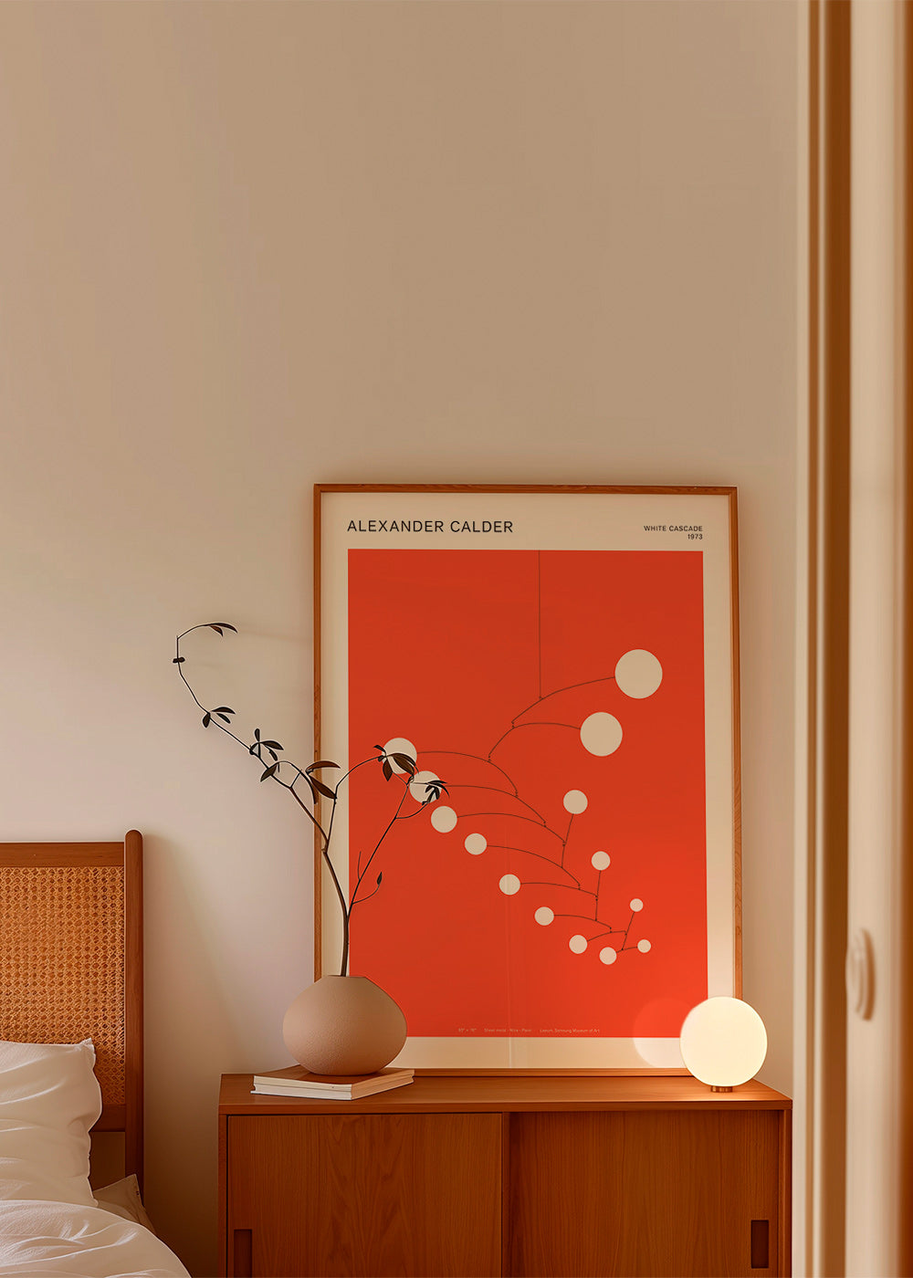 Abstract rood mobiel kunstwerk met cirkels