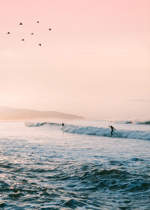 Sport kunst surf bij zonsopgang