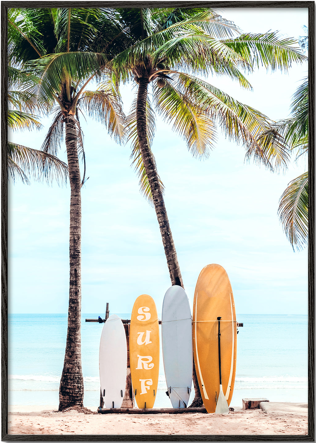 Sport kunst: surfboards op een tropisch strand