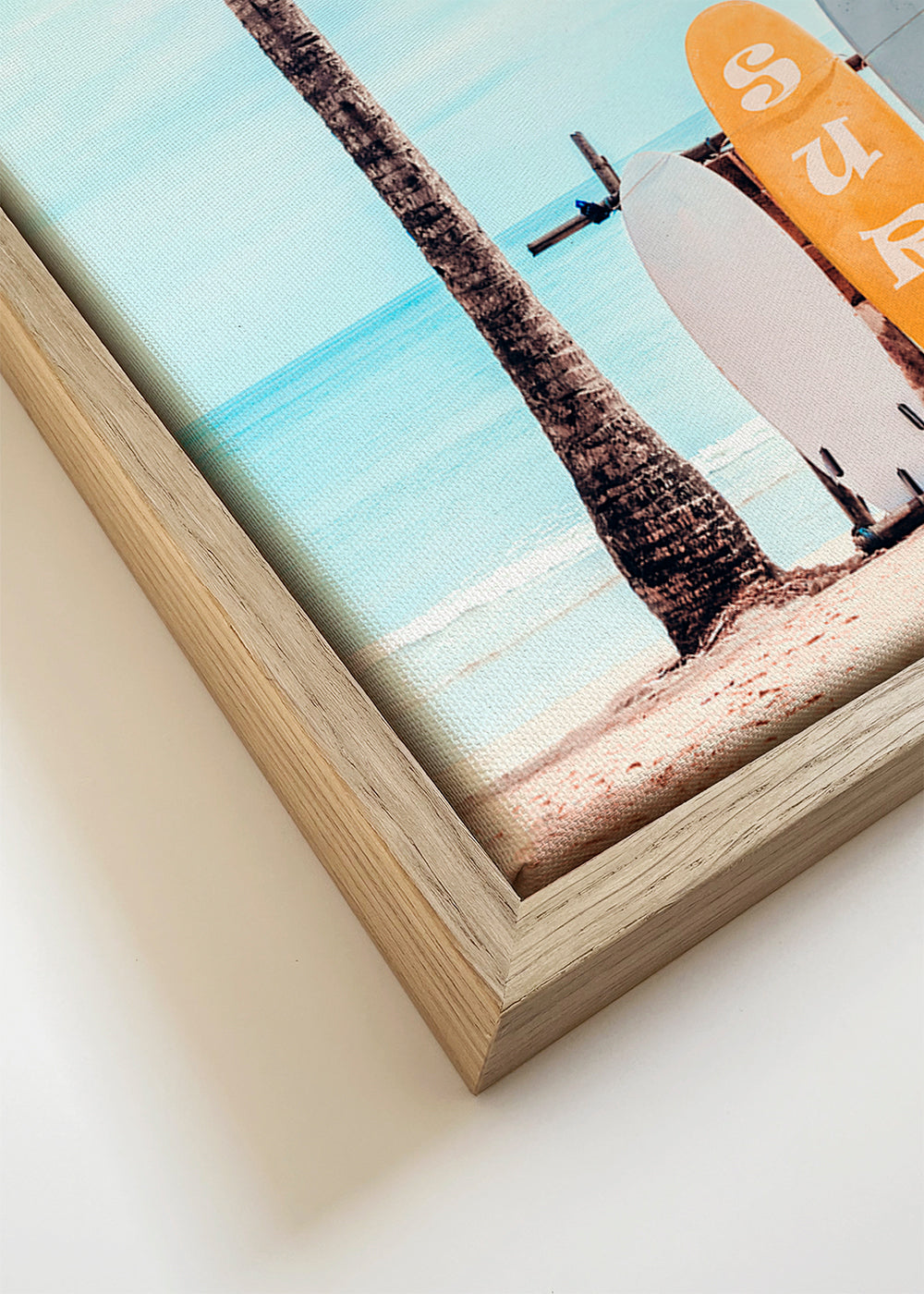 Sport kunst: surfboards op een tropisch strand