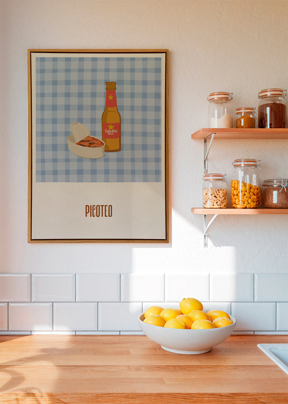 Keuken kunst met bierfles en borrelhapje