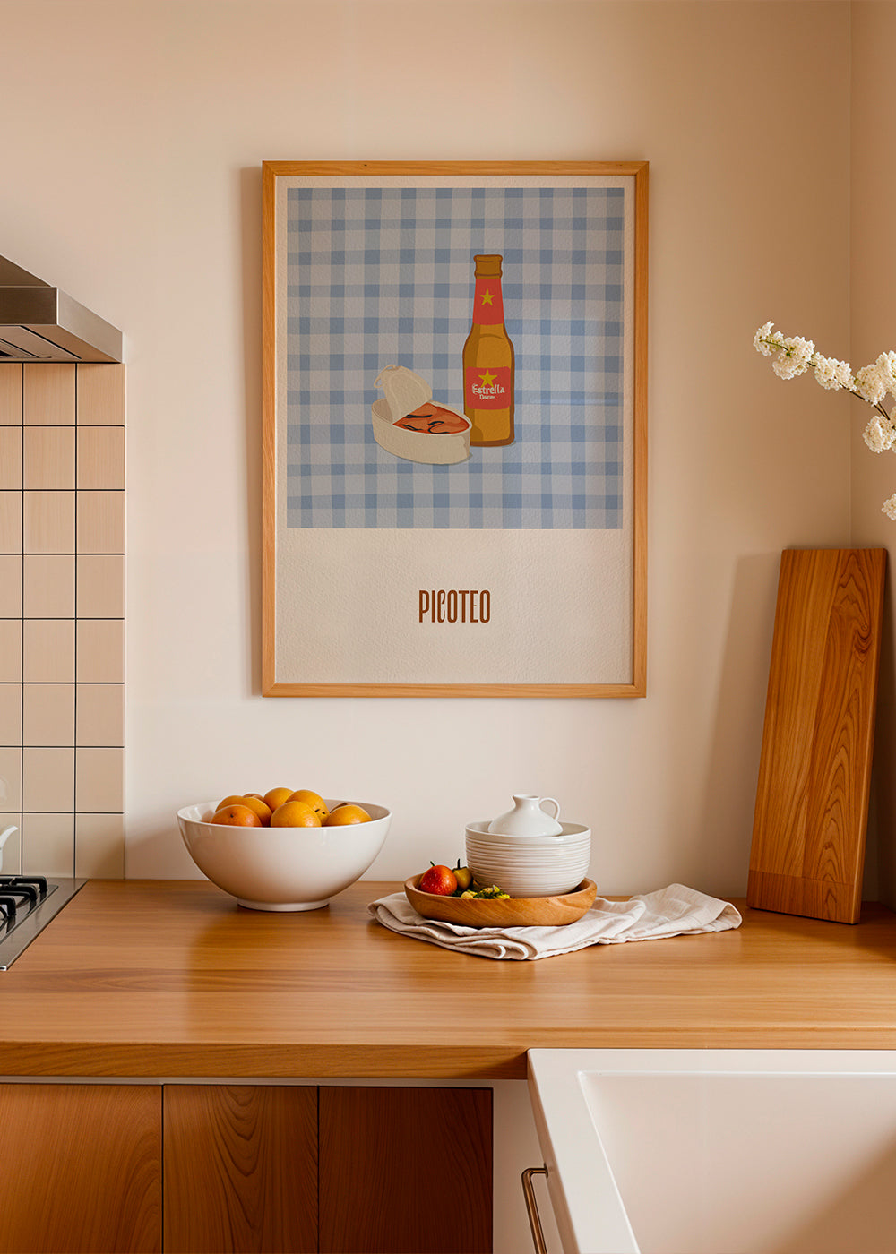 Keuken kunst met bierfles en borrelhapje
