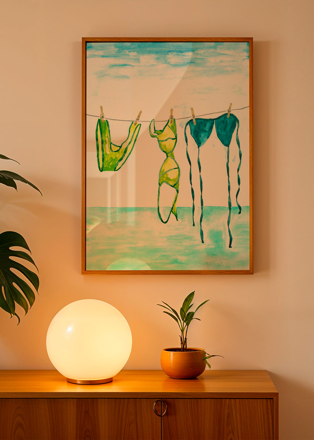 Illustratie van bikinis aan een lijn bij zee