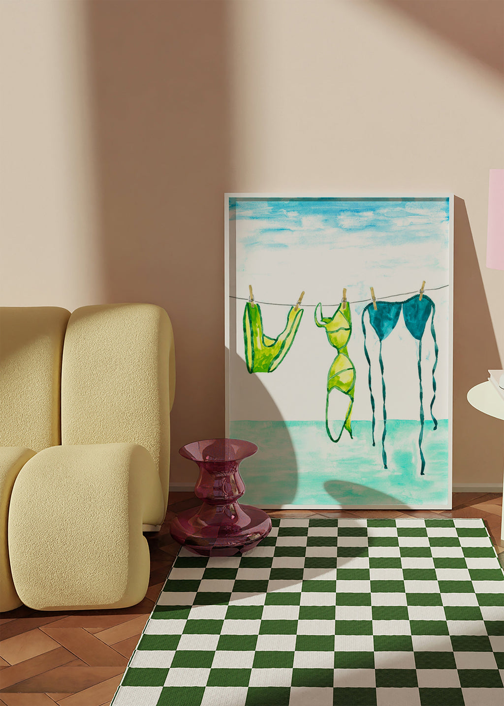 Illustratie van bikinis aan een lijn bij zee