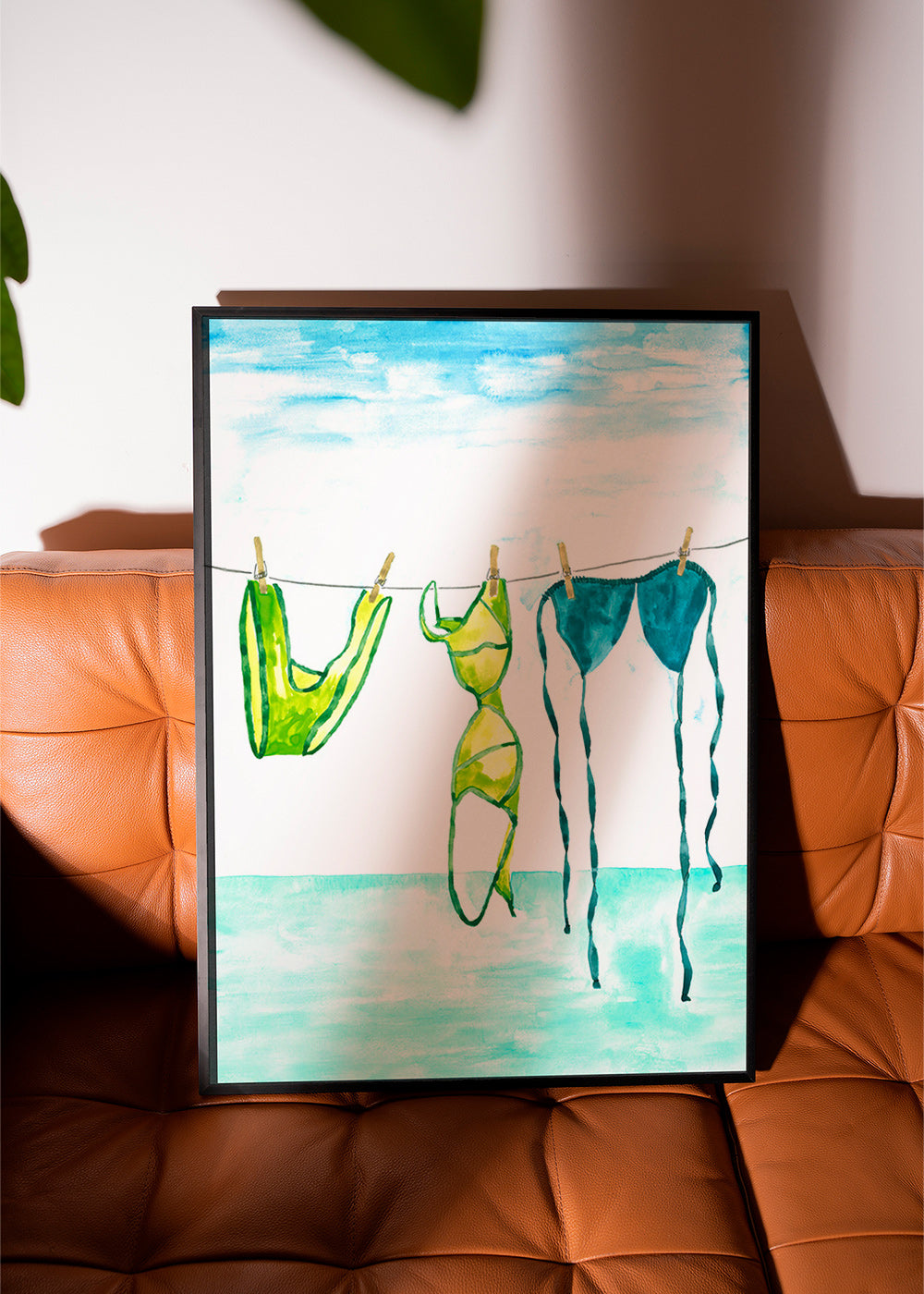 Illustratie van bikinis aan een lijn bij zee