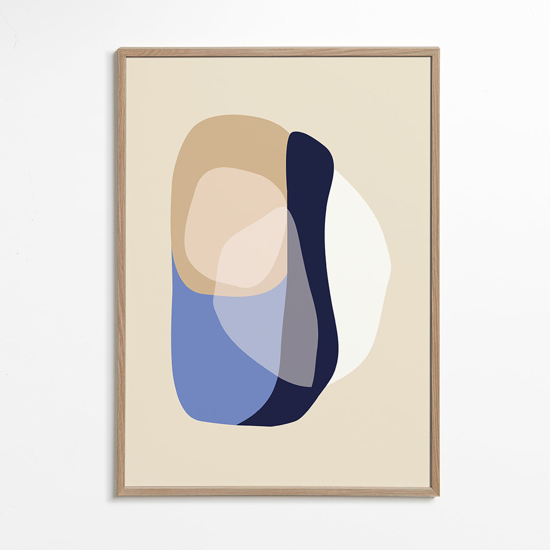 Minimalistisch kunstwerk met organische beige en blauwe vormen