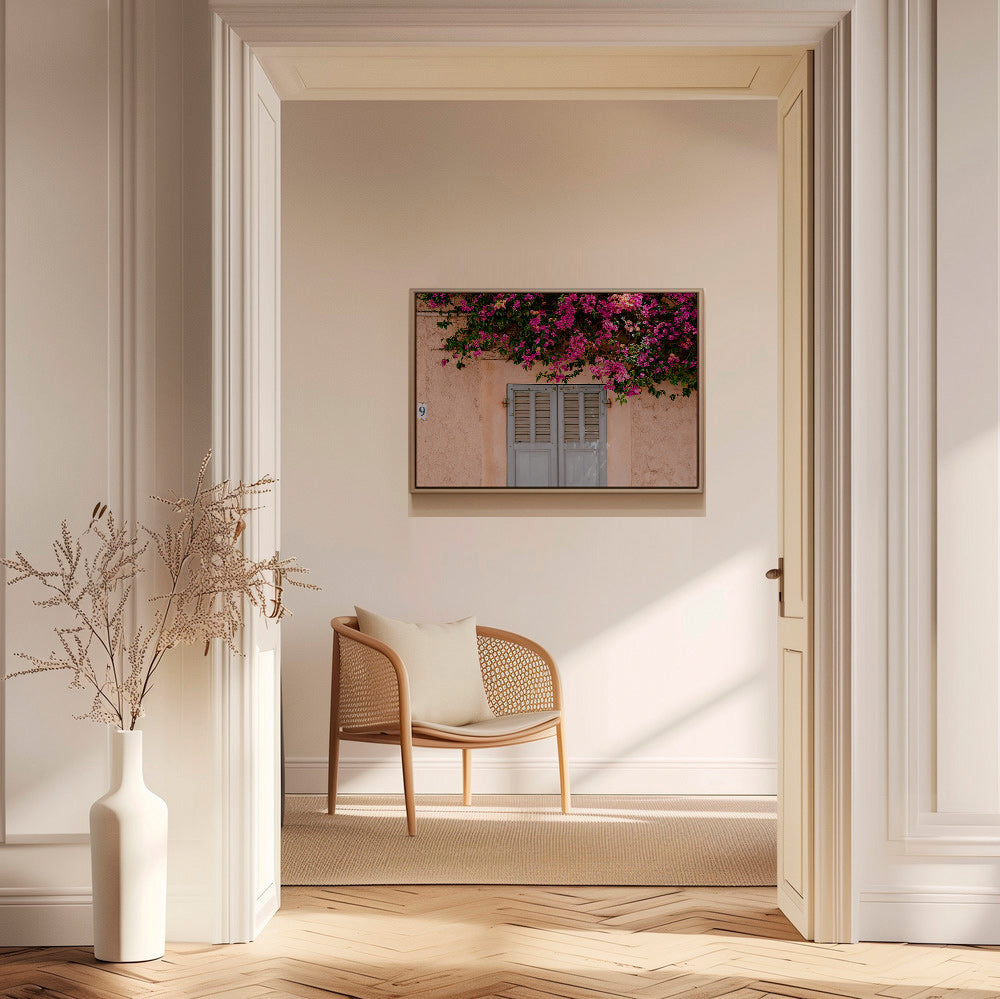 Botanische print: bougainvillea boven vintage deur – Canvas2