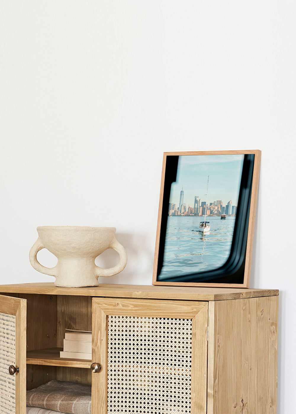 Reisposter met zeilboot en stadssilhouet – Product1