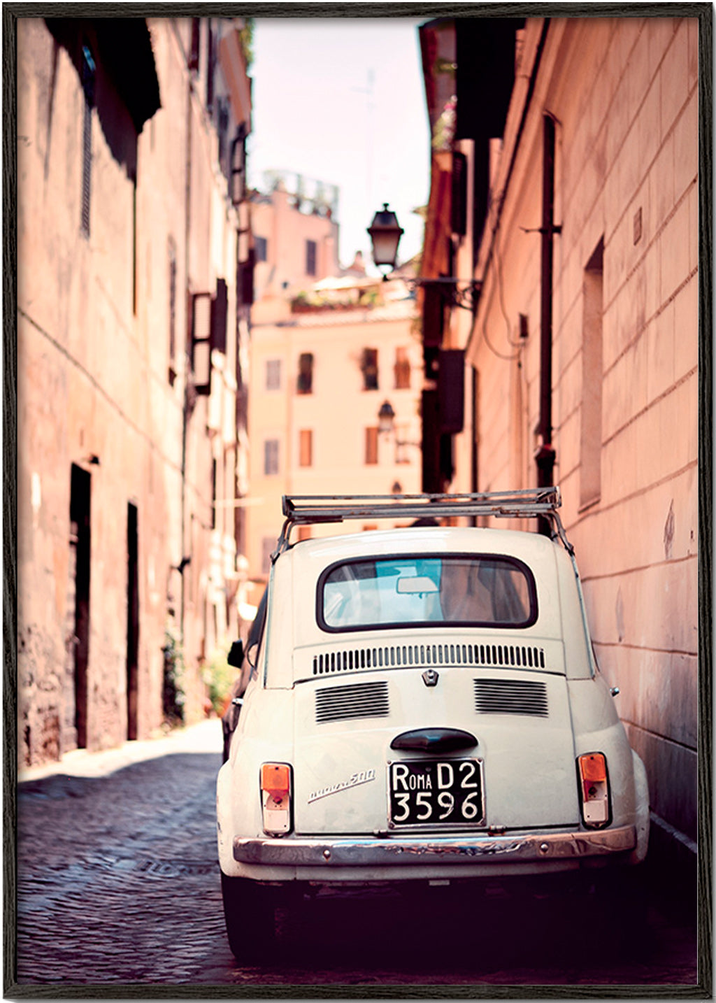 Keuken kunst: klassieke auto in Romeinse straat – Black Frame