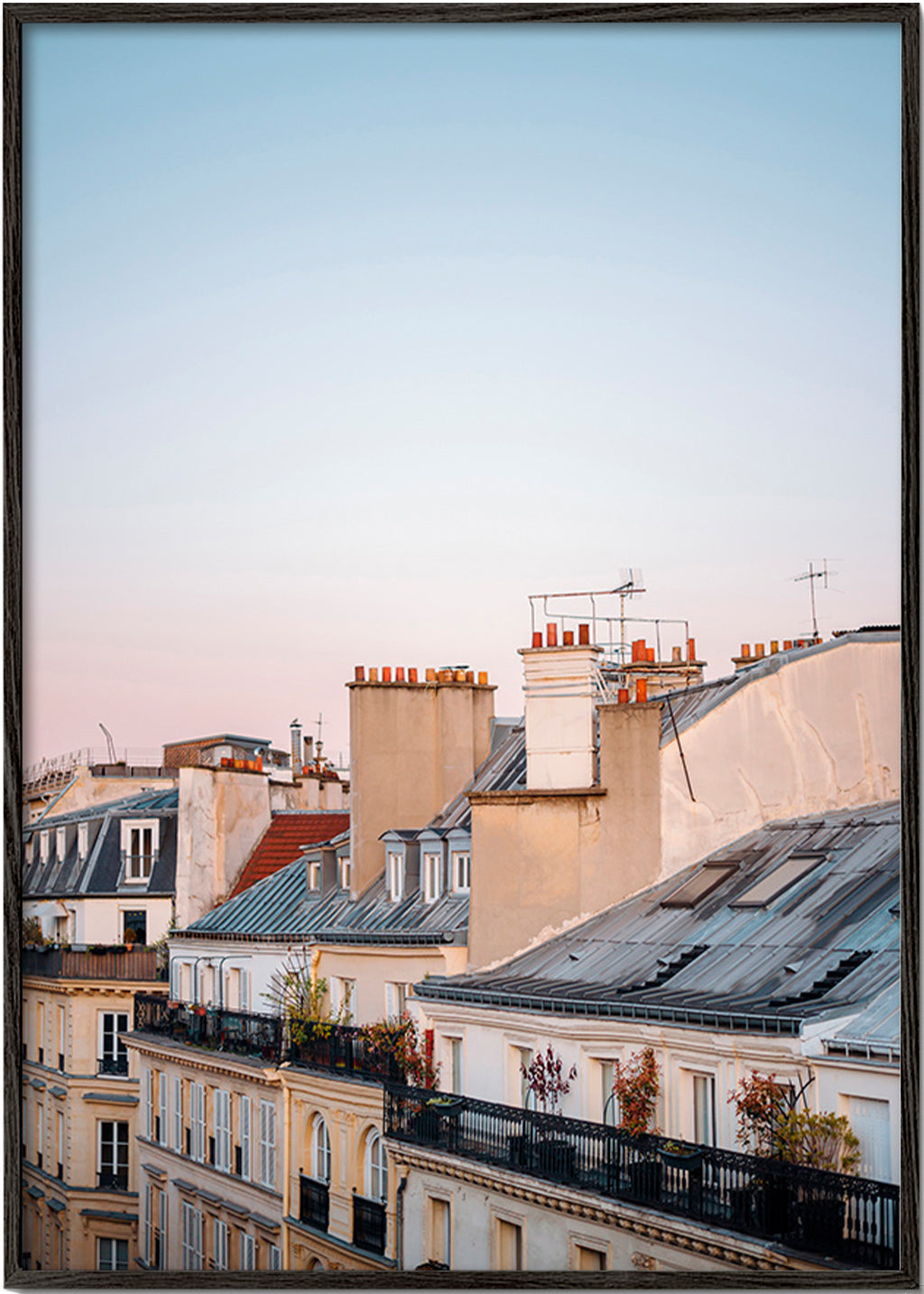 Stadsprent met daken bij zonsopgang – Black Frame