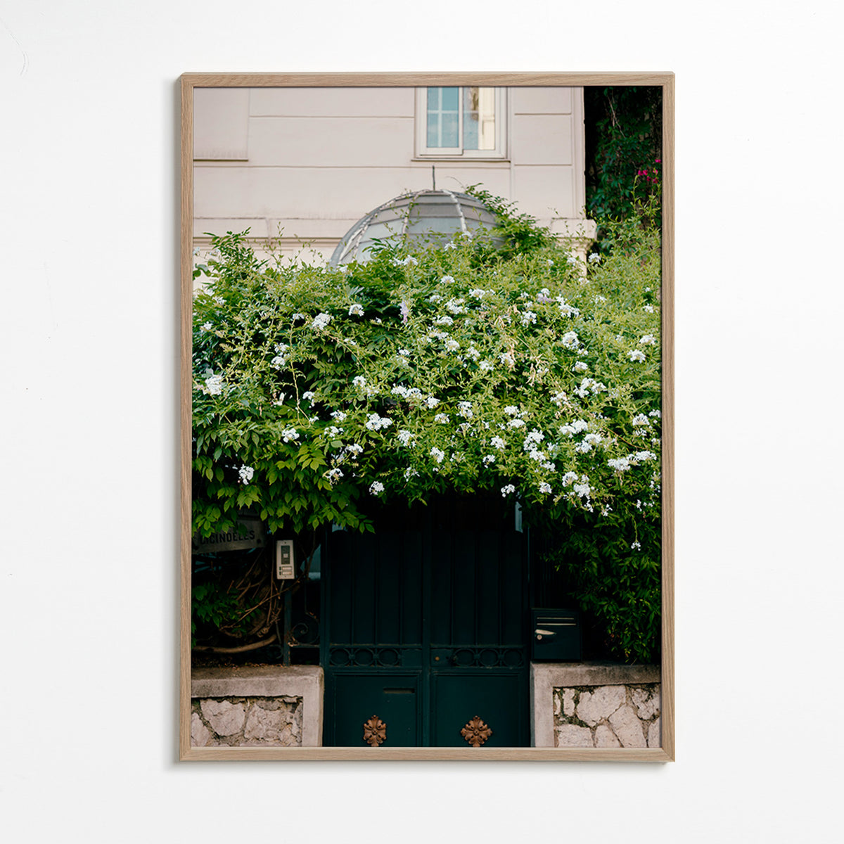 Botanische print met witte klimop bij deur – Oak Frame