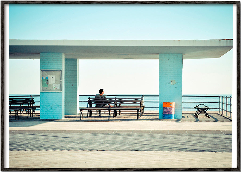 Pier-fotografie met eenzame bank – Black Frame
