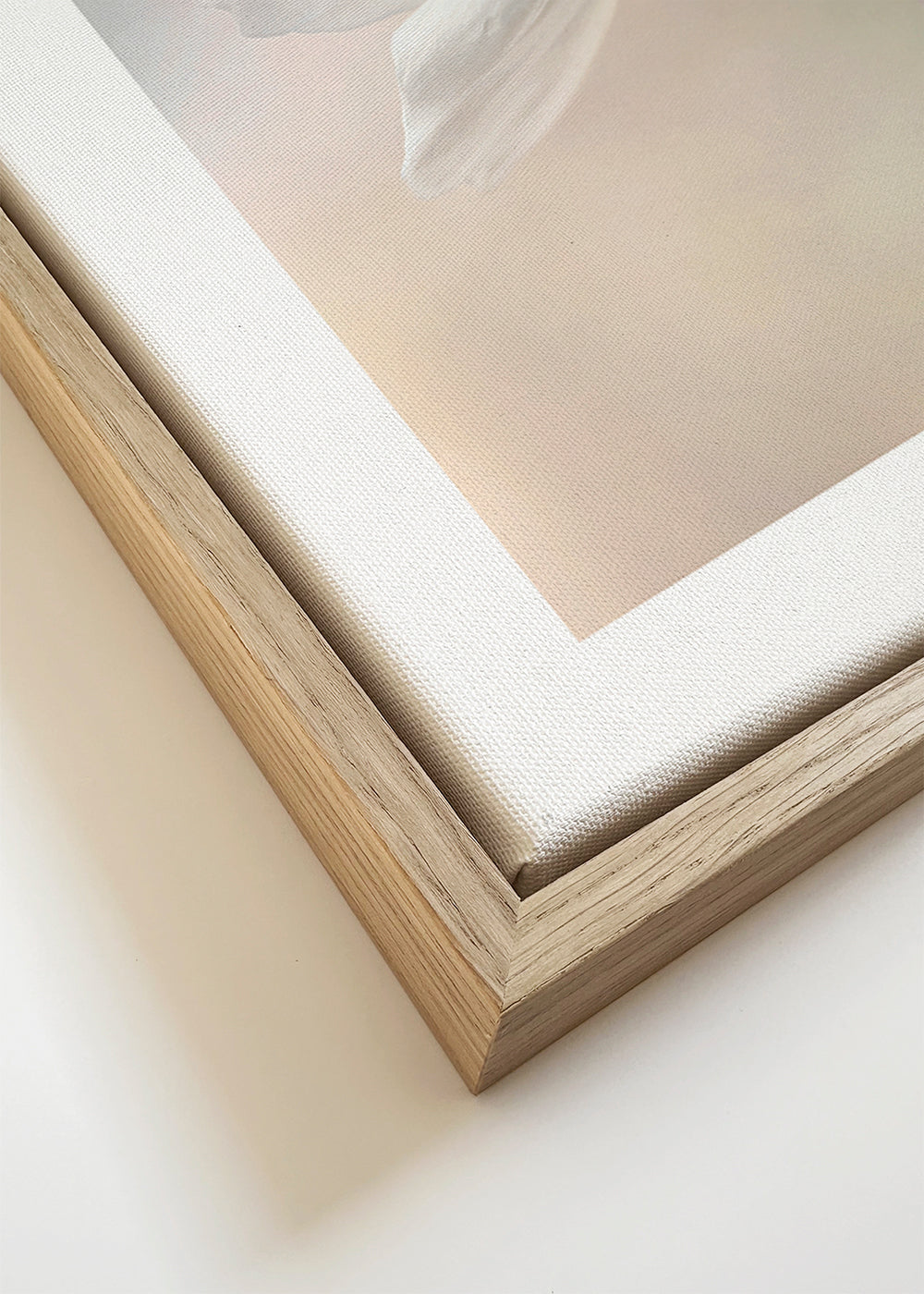 Botanische print: witte bloesem aan gebogen steel