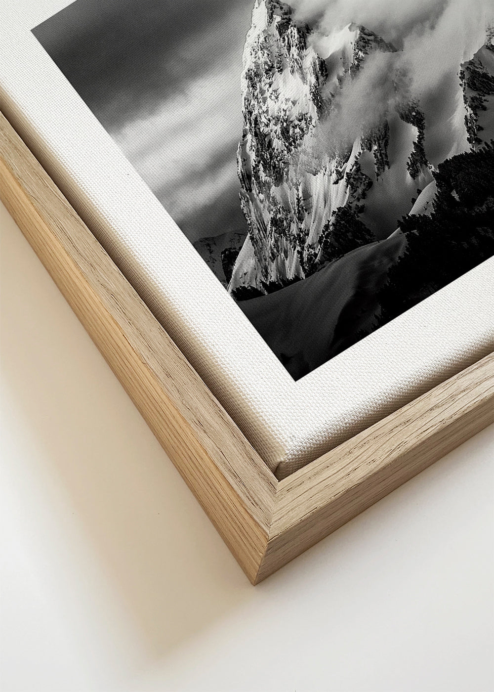 Berglandschap print met dramatische wolkenband