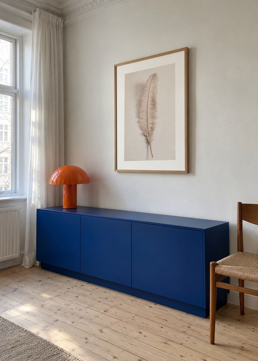 Feather II - Framed poster in an interior