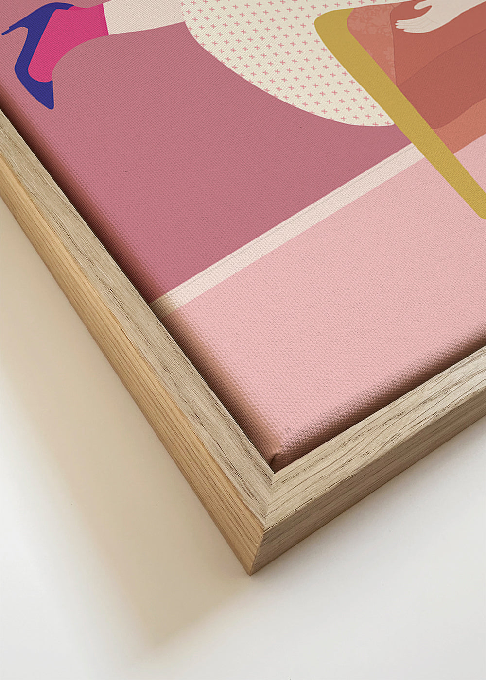 Illustratie vrouw op roze sofa
