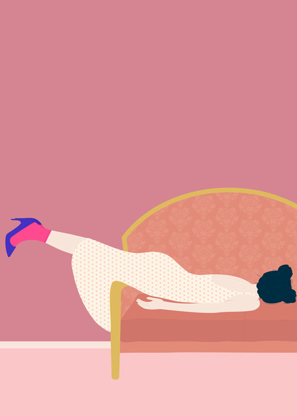 Illustratie vrouw op roze sofa