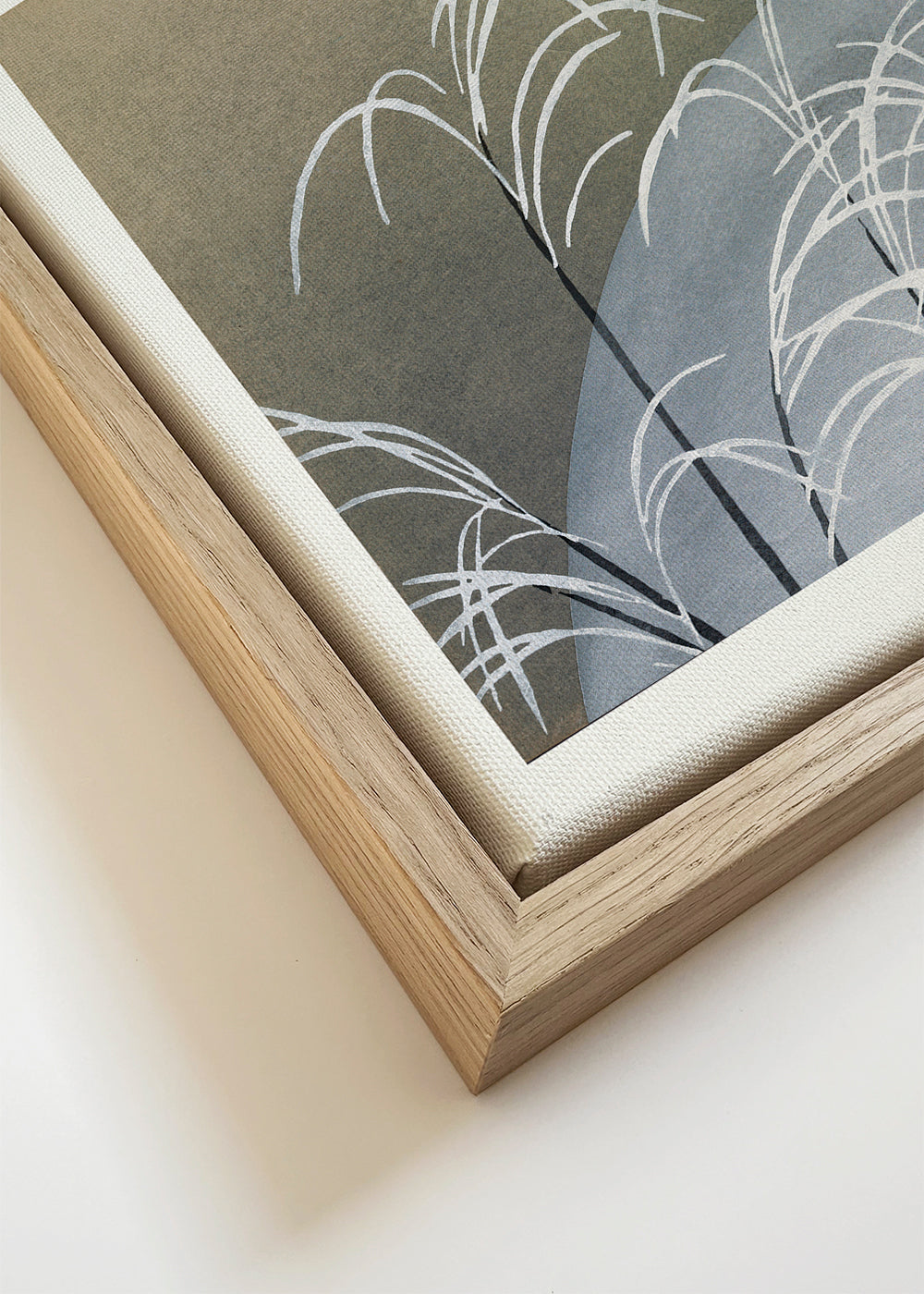 Botanische print met witte rietjes op blauwe heuvel