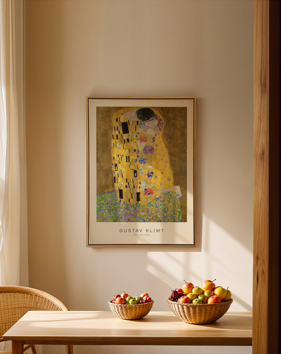 The Kiss (Special Edition) - Gustav Klimt - Framed canvas in an interior