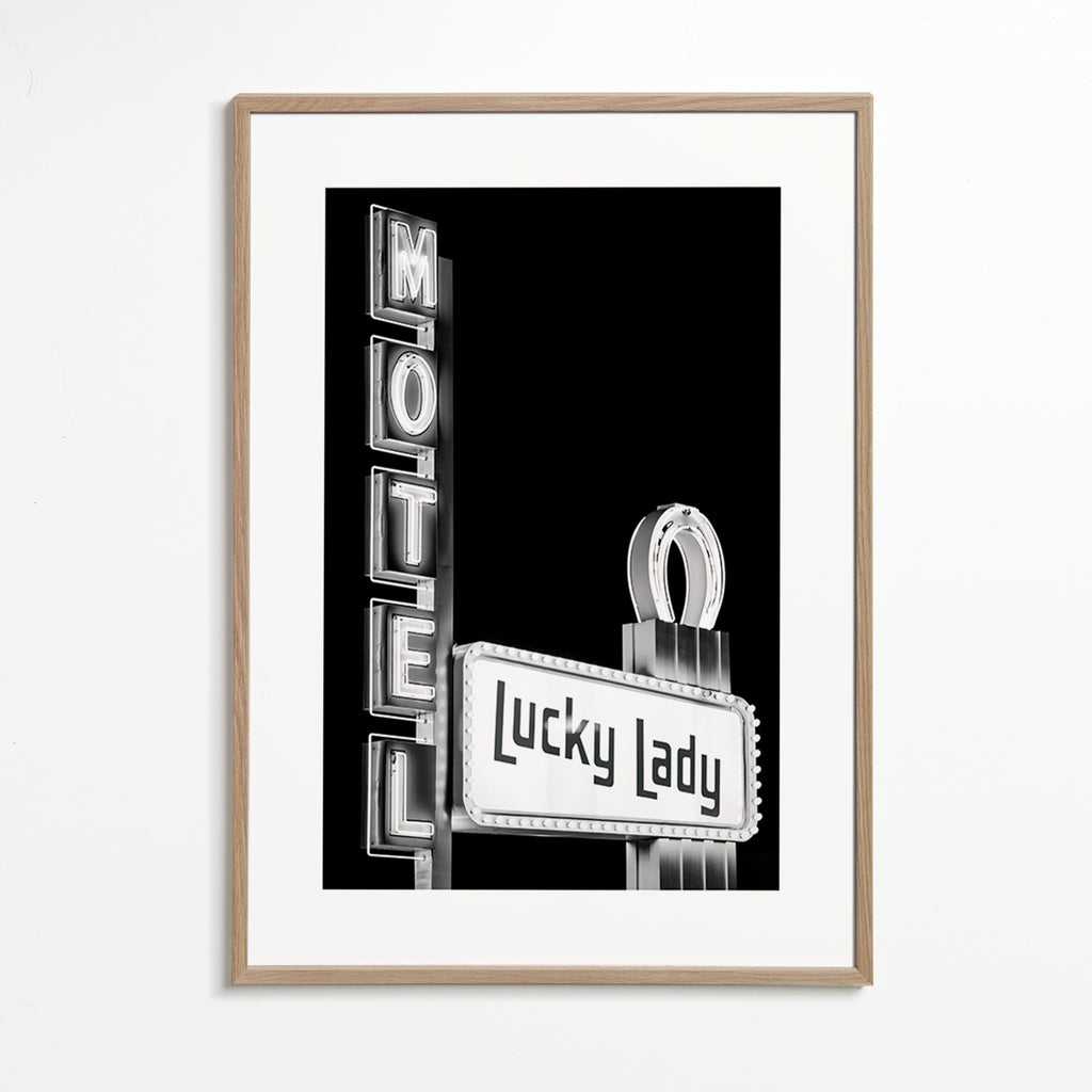 Fotografie Lucky Lady motelneon – Oak Frame