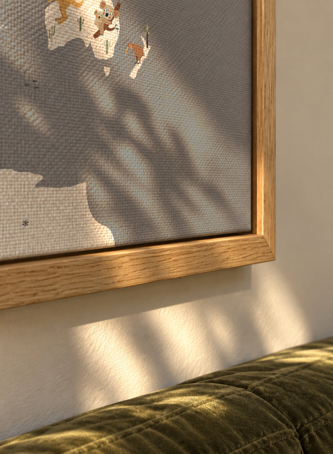 Mapa con animales azul cobalto - Framed canvas detail