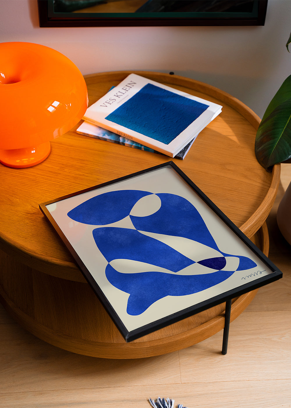 Abstract kunstwerk met organische blauwe vormen