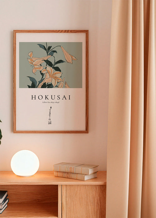 Botanische poster Hokusai — lelies op groen vlak