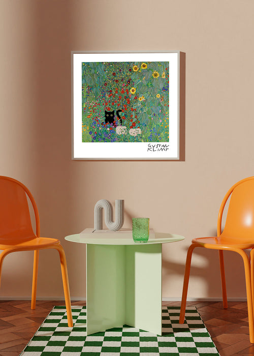 Kat in bloemrijke tuin print